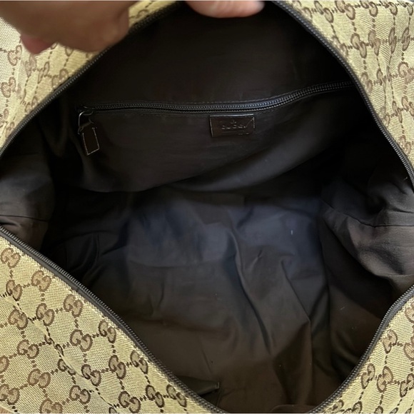A 251 - ๐ฏ% authentic Gucci duffel travel bag - Picture 13 of 16